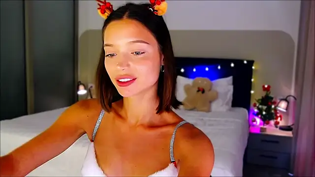 Snapshot of wow_Mia chatting on December 21, 5:25 am wow Mia online show from December 21, 5:25 am