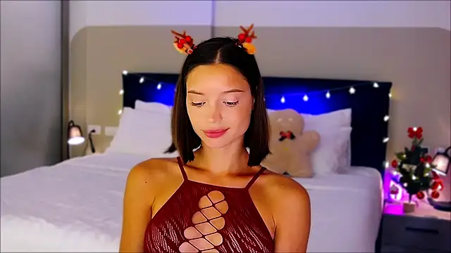 Snapshot of wow_Mia chatting on December 22, 2:17 am wow Mia online show from December 22, 2:17 am