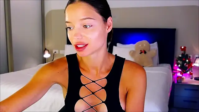 Snapshot of wow_Mia chatting on January 12, 1:32 am wow Mia online show from January 12, 1:32 am