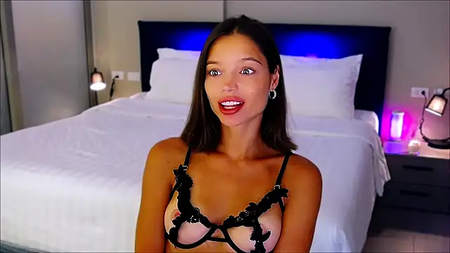 Snapshot of wow_Mia chatting on February 13, 2:12 am wow Mia online show from February 13, 2:12 am