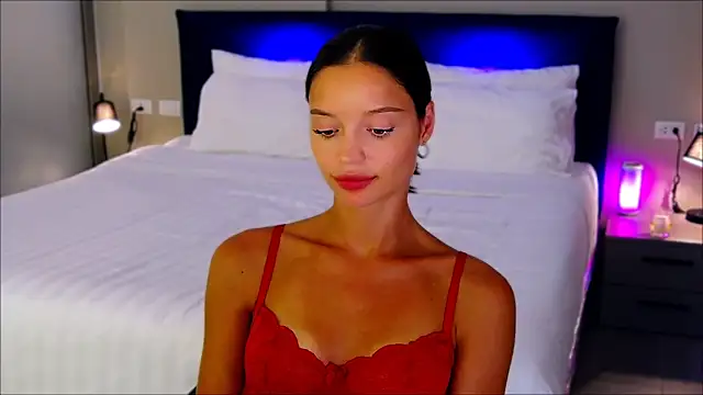 Snapshot of wow_Mia chatting on February 15, 2:04 am wow Mia online show from February 15, 2:04 am