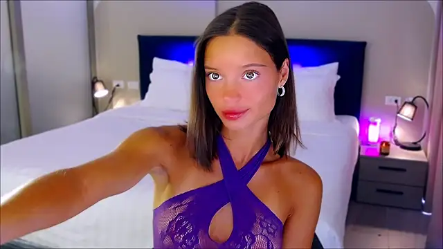 Snapshot of wow_Mia chatting on March 3, 2:15 am wow Mia online show from March 3, 2:15 am