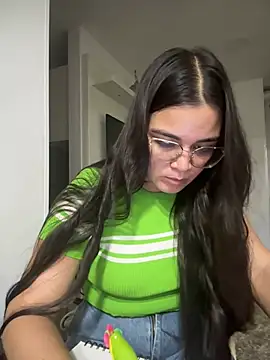Snapshot of CamilaSofiia chatting on June 2, 12:23 am CamilaSofiia online show from June 2, 12:23 am