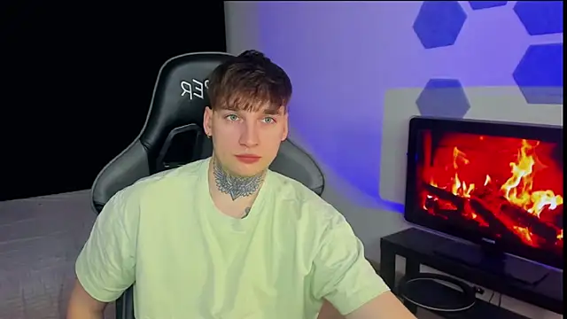 Chris Tyson online show from February 22, 10:42 pm