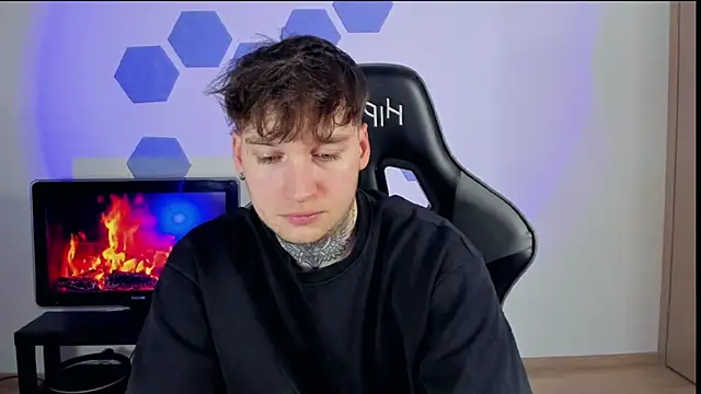 Chris Tyson online show from March 1, 1:43 am