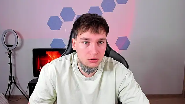 Chris Tyson online show from December 17, 9:04 am