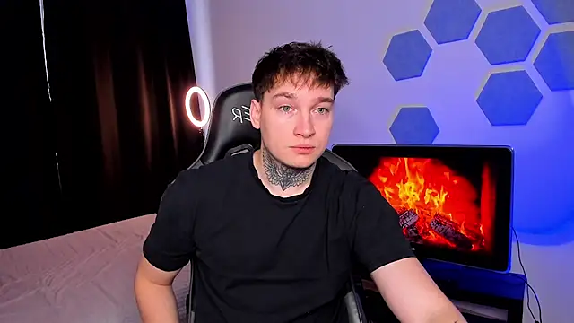 Chris Tyson online show from December 22, 8:44 am