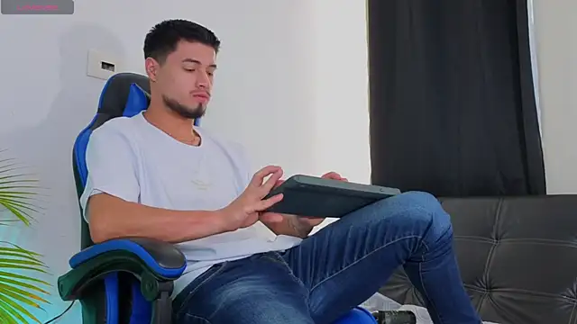 EdwardRoss  online show from November 11, 7:25 pm