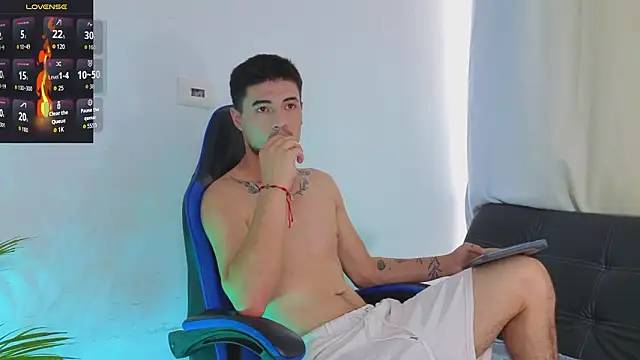 EdwardRoss  online show from February 12, 8:48 pm