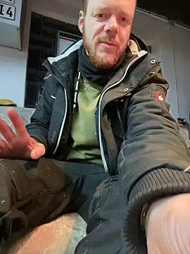 Snapshot of pietpietersen chatting on January 13, 10:35 pm pietpietersen online show from January 13, 10:35 pm