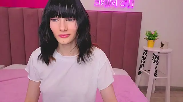 Snapshot of Lili_flowerr chatting on June 16, 11:46 am Lili flowerr online show from June 16, 11:46 am