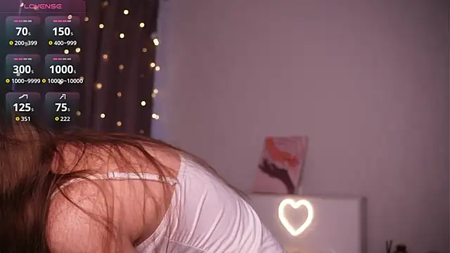ErinLewist online show from June 19, 1:32 am