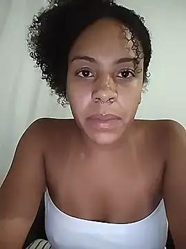 Julia Pretinha online show from February 5, 1:10 am