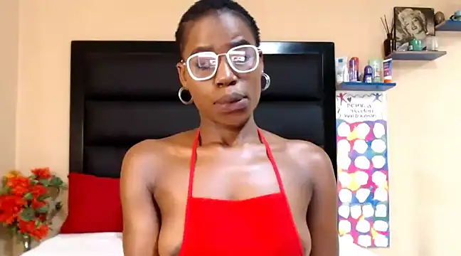 Snapshot of LongPussyLipsxx chatting on February 14, 3:00 am LongPussyLipsxx online show from February 14, 3:00 am