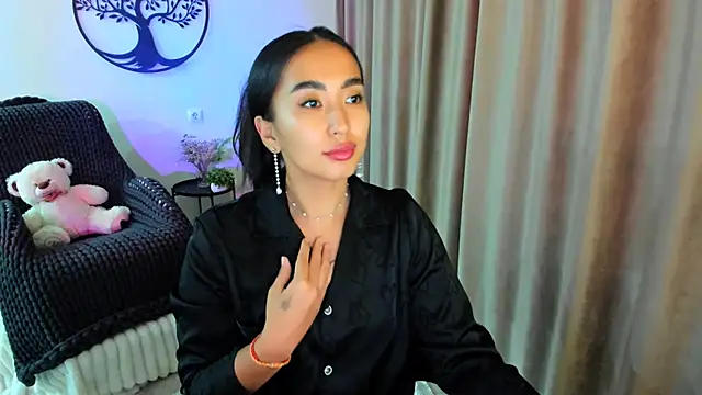 worldofkim online show from November 11, 10:59 am