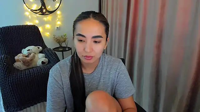 worldofkim online show from February 26, 5:17 am