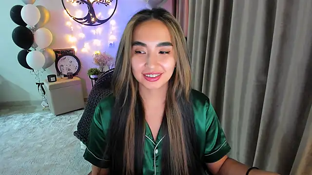 worldofkim online show from March 28, 6:18 pm