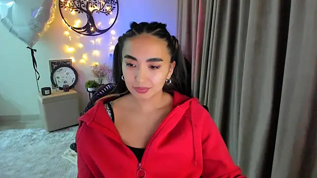 worldofkim online show from April 15, 4:58 pm