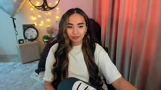 worldofkim online show from April 17, 5:43 am