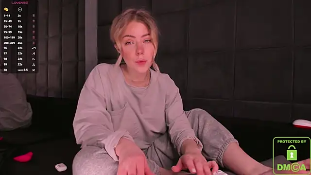 Snapshot of NateHalll chatting on March 5, 4:45 am NateHalll online show from March 5, 4:45 am