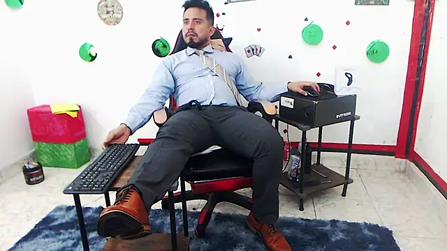 Snapshot of KalethBigDick chatting on April 30, 2:01 pm KalethBigDick online show from April 30, 2:01 pm