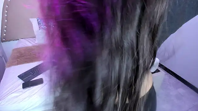 Miia Thompsonn online show from April 9, 3:50 am