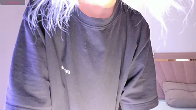 Snapshot of heemia chatting on December 8, 10:41 am heemia online show from December 8, 10:41 am
