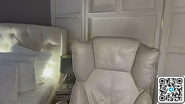 UrLillShy online show from April 6, 5:19 am