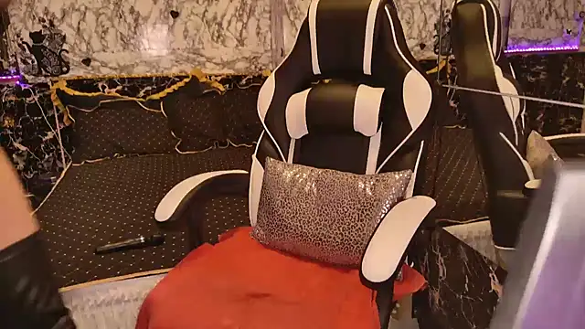 Luiza Hammer online show from March 17, 11:21 am