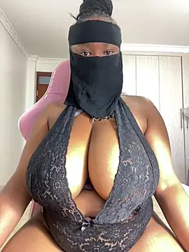 Snapshot of BoobiesGalore chatting on June 14, 12:18 pm BoobiesGalore online show from June 14, 12:18 pm