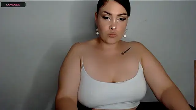 Snapshot of Miss_Agatha chatting on December 11, 12:44 am Miss Agatha online show from December 11, 12:44 am