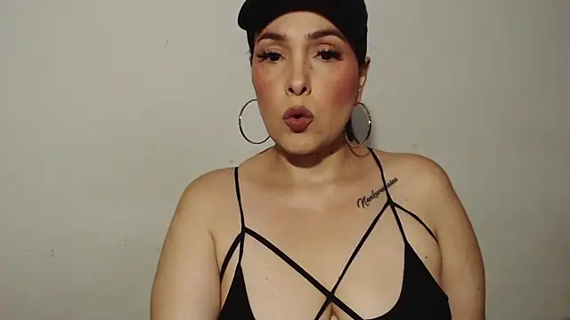 Snapshot of Miss_Agatha chatting on October 12, 9:58 pm Miss Agatha online show from October 12, 9:58 pm