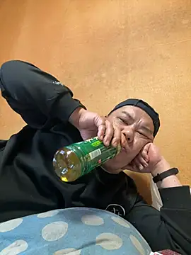 punk0805 online show from April 1, 6:47 am