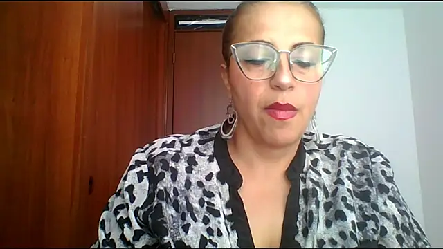 Snapshot of RossanaLionheart chatting on April 28, 12:54 pm RossanaLionheart online show from April 28, 12:54 pm