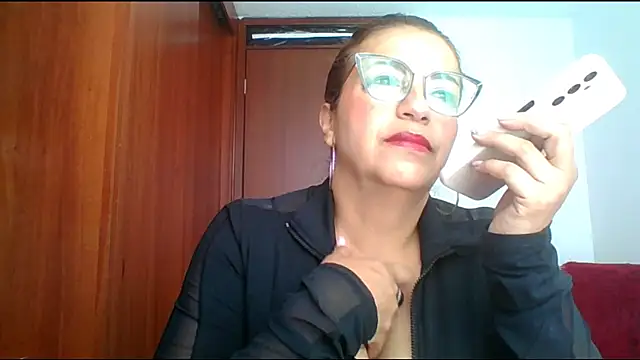 Snapshot of RossanaLionheart chatting on May 3, 1:17 pm RossanaLionheart online show from May 3, 1:17 pm