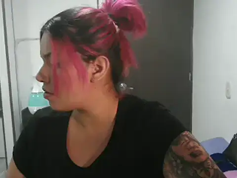 Snapshot of CarolinaRincon chatting on March 4, 12:29 am CarolinaRincon online show from March 4, 12:29 am