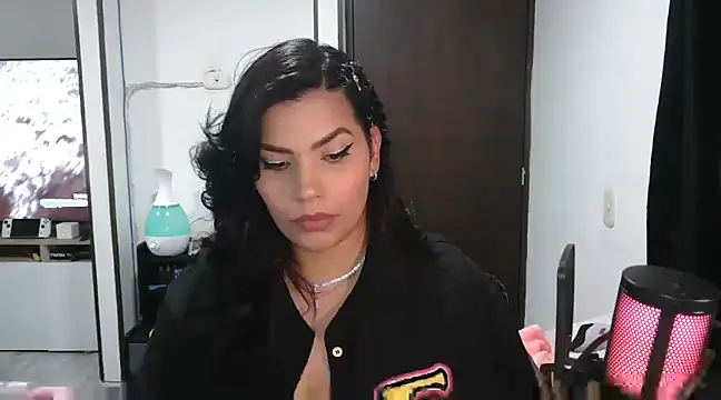 Snapshot of CarolinaRincon chatting on March 18, 9:53 pm CarolinaRincon online show from March 18, 9:53 pm