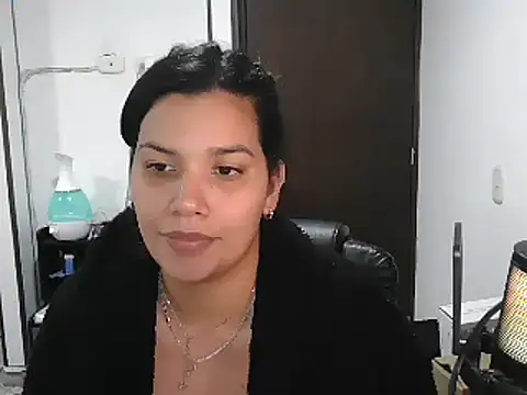 Snapshot of CarolinaRincon chatting on March 22, 2:37 am CarolinaRincon online show from March 22, 2:37 am