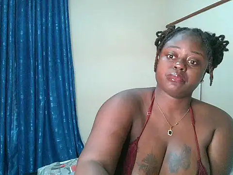 Snapshot of t-QueenSlyy chatting on April 29, 1:21 am t-QueenSlyy online show from April 29, 1:21 am