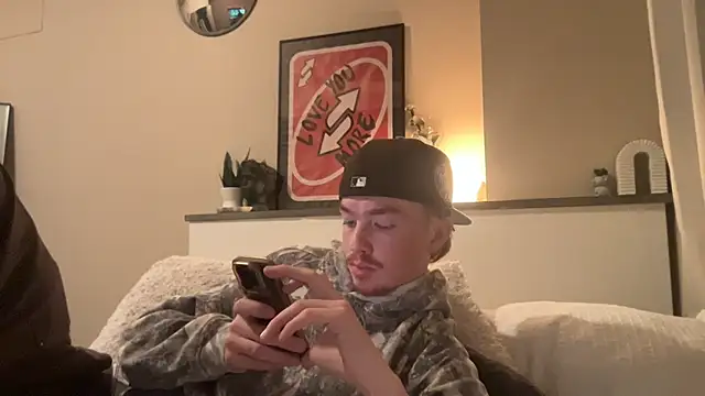 Snapshot of younghungginger chatting on December 5, 1:25 am younghungginger online show from December 5, 1:25 am