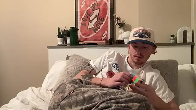 Snapshot of younghungginger chatting on December 21, 3:25 am younghungginger online show from December 21, 3:25 am