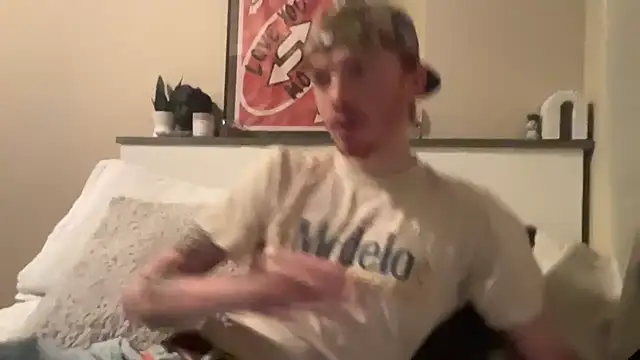 Snapshot of younghungginger chatting on February 6, 12:43 am younghungginger online show from February 6, 12:43 am