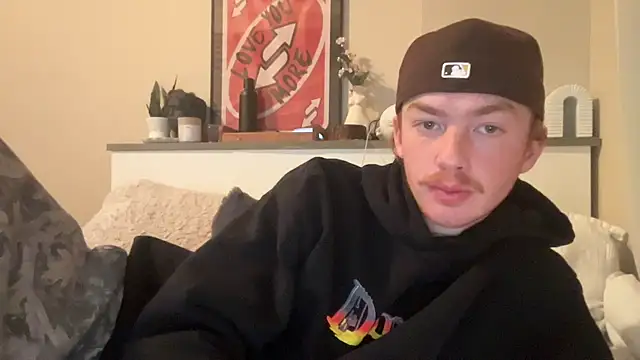 Snapshot of younghungginger chatting on February 28, 3:48 am younghungginger online show from February 28, 3:48 am