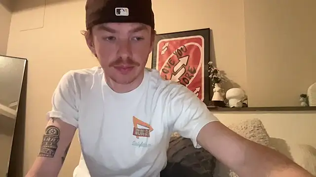 Snapshot of younghungginger chatting on March 3, 2:47 am younghungginger online show from March 3, 2:47 am