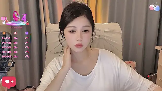 Snapshot of 7-Love chatting on May 5, 1:19 pm 7-Love online show from May 5, 1:19 pm