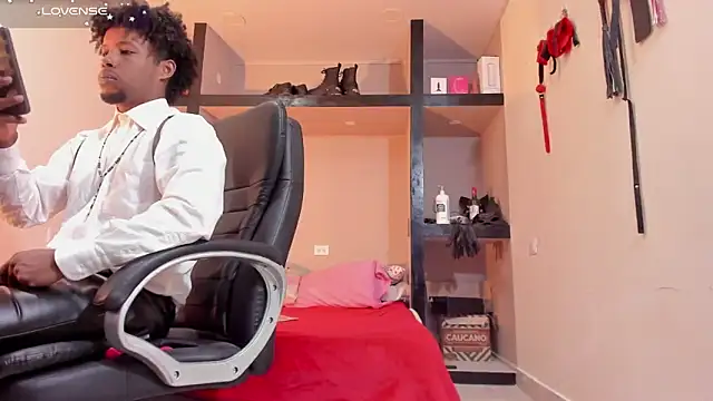 AlejoKhalifa  online show from April 2, 11:46 pm