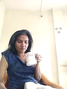 Snapshot of sunita6009 chatting on April 17, 6:27 am sunita6009 online show from April 17, 6:27 am