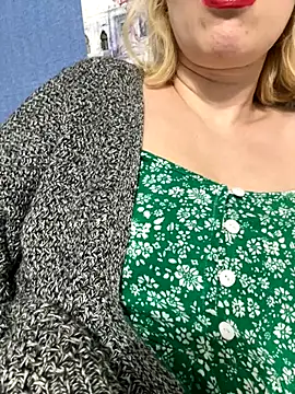 Snapshot of Yourdirtybitch chatting on September 12, 8:20 pm Yourdirtybitch online show from September 12, 8:20 pm