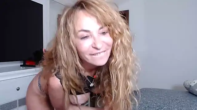 Snapshot of LadyyEvolet chatting on May 19, 4:13 pm LadyyEvolet online show from May 19, 4:13 pm