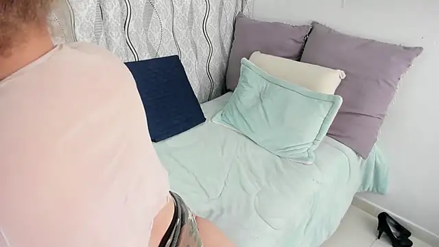 Snapshot of larossasexy chatting on March 6, 8:16 pm larossasexy online show from March 6, 8:16 pm